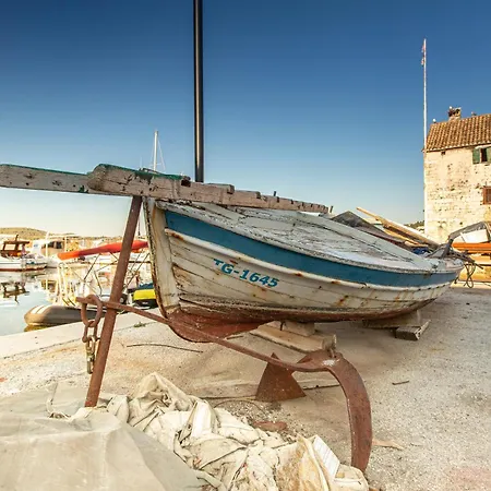Ivona By The Sea Apartment Trogir