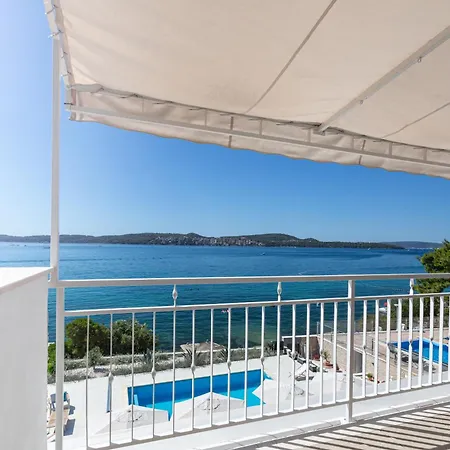 Apartment Ivona By The Sea